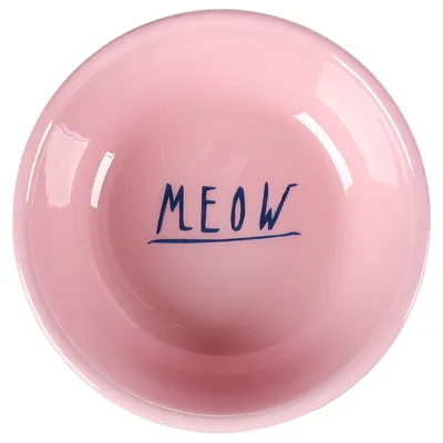 Růžová miska na krmivo s modrým nápisem 'MEOW' uprostřed.
