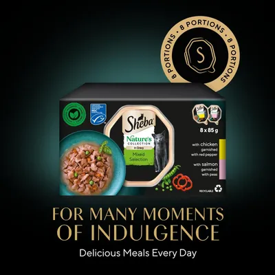 Sheba Nature’s Collection Mixed Selection in gravy, 8 portions of 85g each. Includes chicken with red pepper and salmon with peas. Certified sustainable seafood. Recyclable packaging.