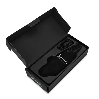 Kooa. Schwarze Verpackung mit Kabel und Beutel, Markenname sichtbar auf Beutel.