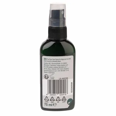 Spray The Paw Care pour chiens, 75 ml. Étiquette en anglais : utilisation toute l'année pour coussinets stressés. Fabriqué en Allemagne. Code-barres et symboles de recyclage visibles.