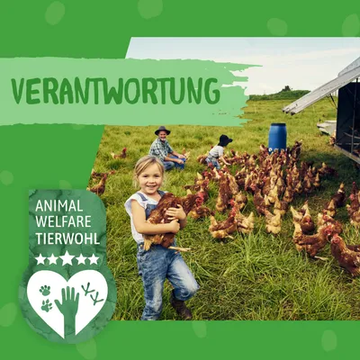 Texte allemand « VERANTWORTUNG », label « ANIMAL WELFARE TIERWOHL » avec 5 étoiles, photo d’enfants tenant des poules dans un champ avec de nombreux poulets en liberté.