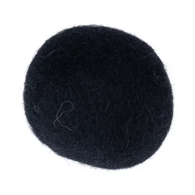 Balle ronde en feutre noir, surface duveteuse, sans marque ni texte visible.