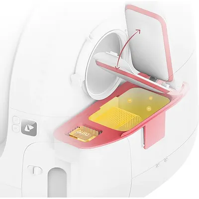 Vue détaillée d’un compartiment ouvert avec filtre jaune et bac amovible sur un appareil blanc, bouton de commande visible à gauche.