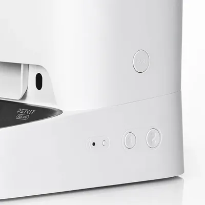 PETKIT SUS304 Futterautomat mit Bedienknöpfen und Push-Mechanismus, weißes Design.