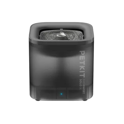 PETKIT Eversweet Solo SE juomalähde musta, näkyvä vedenvirtaus ja LED-näyttö.