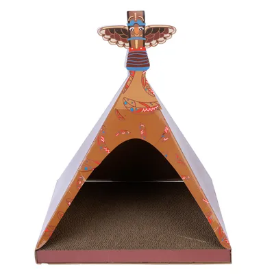 Abris pour chat en carton, forme de tipi décoré de motifs plumes et totem sur le dessus, surface intérieure en carton ondulé visible.