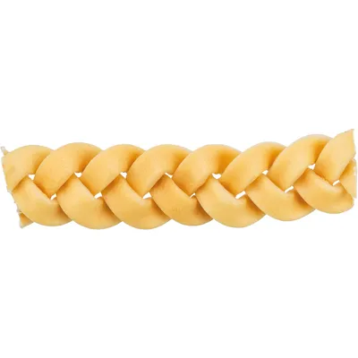 Gevlochten kauwsnack van licht, eetbaar materiaal. Geen verdere zichtbare informatie.