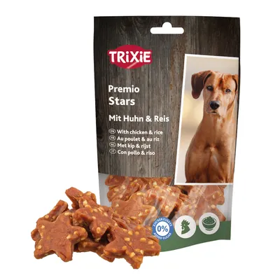 Trixie Premio Stars med kyckling och ris. Utan tillsatt socker. Förpackningen visar stjärnformade hundgodisar samt ikoner för ingredienser och egenskaper.