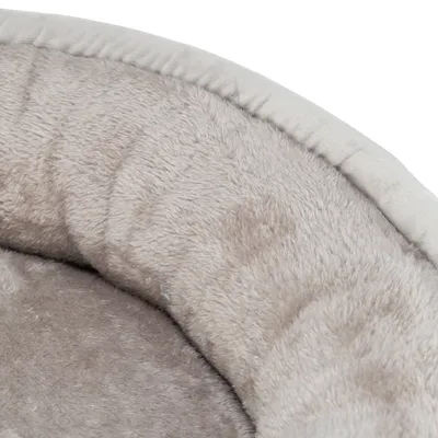 Nahaufnahme eines weichen, beigen Plüschmaterials mit gepolstertem Rand, geeignet für Haustierbetten oder ähnliche Produkte.