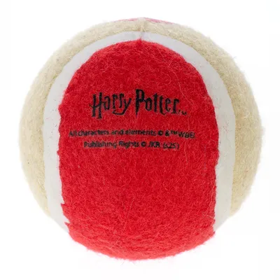 Harry Potter tenisový míček s červeným a béžovým designem. Licenční text: Všechny postavy a prvky © &™ WBEI Publishing Rights © JKR (s25).