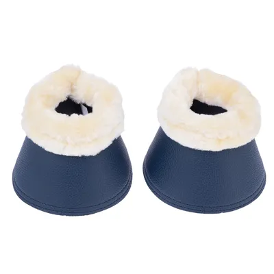 Paire de cloches pour sabots en simili cuir bleu avec bordure intérieure en fausse fourrure blanche, vue de dessus.