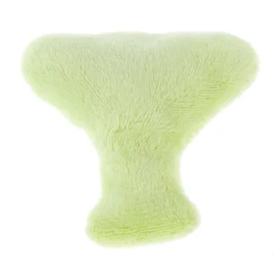 Jouet pour animal en peluche douce, forme triangulaire arrondie, couleur vert clair, sans marque visible ni autres éléments distinctifs.