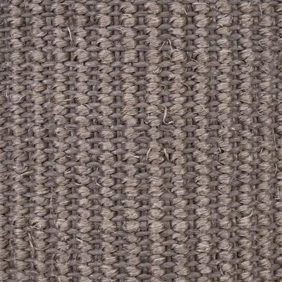 Nahaufnahme einer grauen, grob gewebten Sisal-Oberfläche. Materialstruktur sichtbar für Kratzbaum oder Teppich.