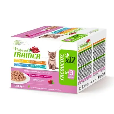 Natural Trainer kattenvoer multipack, 12x85g. Smaken: kip, kalkoen, tonijn, kabeljauw. Afbeelding van kitten en voer in saus. Tekst: frequente x12, 9+3 gratis.