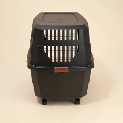 TIAKI caisse de transport avec roulettes, noire - Taille XL : L 102 x l 71 x H 67 cm TIAKI caisse de transport avec roulettes, noire - Taille XL : L 102 x l 71 x H 67 cm