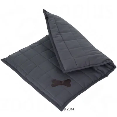 Graue, gesteppte Hundedecke mit Knochenmotiv aus Leder. Rechteckige Form, geeignet als Liegefläche oder Schutz für Möbel.