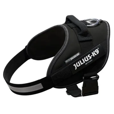 JULIUS-K9 IDC®-POWER hondentuig, zwart met reflecterende band en handvat, zichtbaar merklabel op de zijkant.