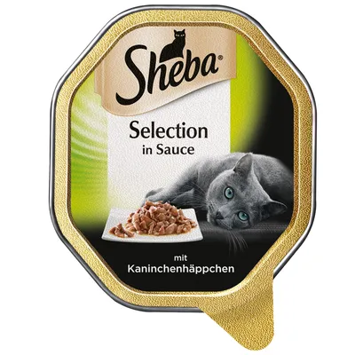 Sheba Selection in Sauce, mit Kaninchenhäppchen. Afbeelding van natvoer voor katten met stukjes vlees in saus en een grijze kat op de verpakking.