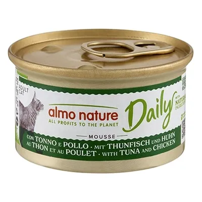 almo nature Daily mousse con tonno e pollo per gatto adulto, scritta: all profits to the planet, natural ingredients, etichetta multilingue visibile sulla lattina