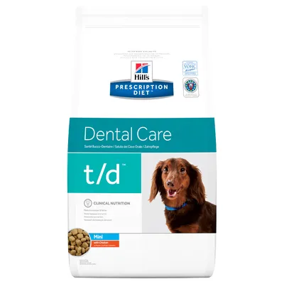 Hill's Prescription Diet Dental Care t/d Mini with Chicken kutyatáp csomagolás, barna tacskó képe, VOHC jelzés, látható termékszemcsék a bal alsó sarokban.