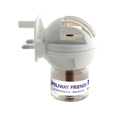 Plug-in diffuser with Feliway Friends label and Ceva Santé Animale S.A. website address visible on the bottle.