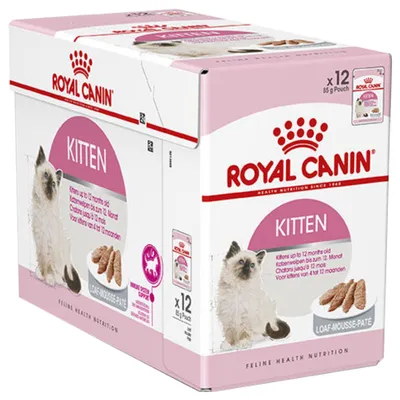 Pakiranje Royal Canin Kitten, 12 x 85 g vrećica, slika mačića, natpis 'Kitten up to 12 months old', prikaz hrane u obliku paštete. Roza i bijela kutija.