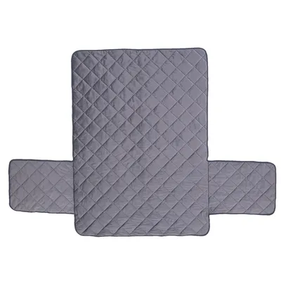 Prešívaná sivá podložka s dvoma bočnými rozšíreniami, materiál textil, obdĺžnikový tvar, bez viditeľnej značky alebo textu.