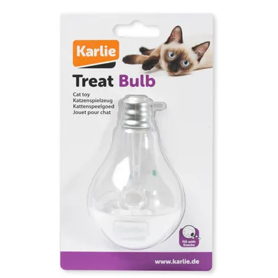 Jouet pour chat Karlie Treat Bulb en forme d’ampoule, plastique transparent, texte visible : 'Fill with Snacks', www.karlie.de. Emballage avec photo de chat.