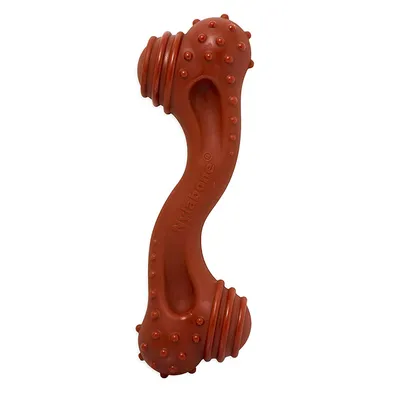 Nylabone juguete para perros de plástico rojo con extremos con protuberancias y forma curvada.