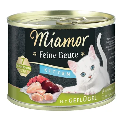 Консервы Miamor Feine Beute Kitten mit Geflügel, изображение котёнка, кусочки мяса и субпродуктов, надпись: 7 Sorten Fleisch & Innereien, без злаков, с лососевым маслом.