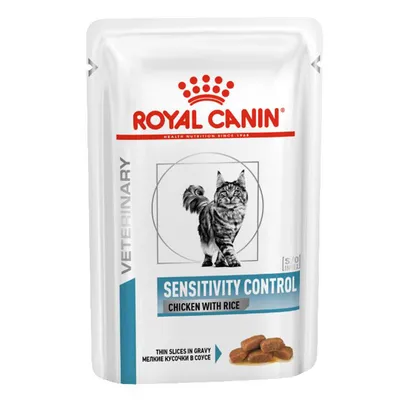 Sachet Royal Canin Veterinary Sensitivity Control pour chat, Chicken with Rice, illustration de chat, tranches fines en sauce visibles sur l’emballage.