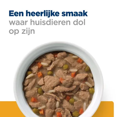 Een heerlijke smaak waar huisdieren dol op zijn. Kom met natvoer voor huisdieren, zichtbaar stukjes vlees, wortel en erwt in saus.