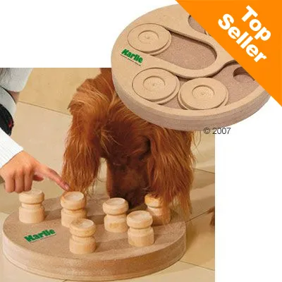 Gioco interattivo in legno per cani Karli, mostrato con cane che interagisce. Etichetta arancione in alto a destra: Top Seller.
