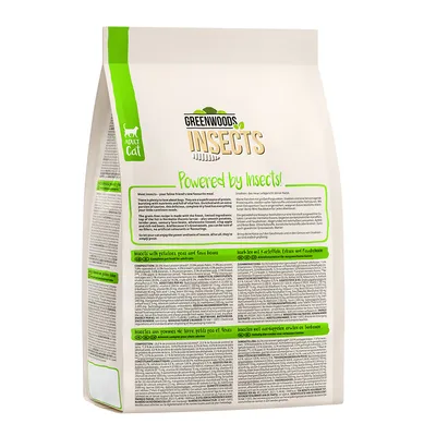 Sac de croquettes pour chat adulte Greenwoods Insects, texte visible : Powered by Insects! Insectes aux pommes de terre, petits pois et fèves. Composition et informations nutritionnelles en anglais et français.