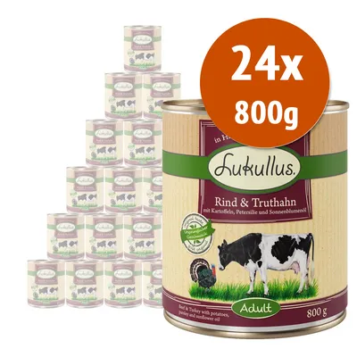 24 lattine da 800 g di Lukullus Rind & Truthahn, visibili etichette con manzo e tacchino, patate, prezzemolo e olio di girasole. Adult. Testo in tedesco e inglese.