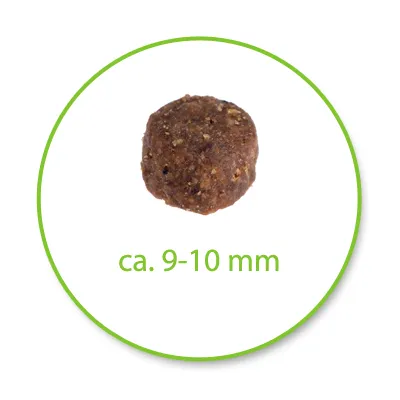 Croquette ronde pour animal, diamètre indiqué : environ 9–10 mm