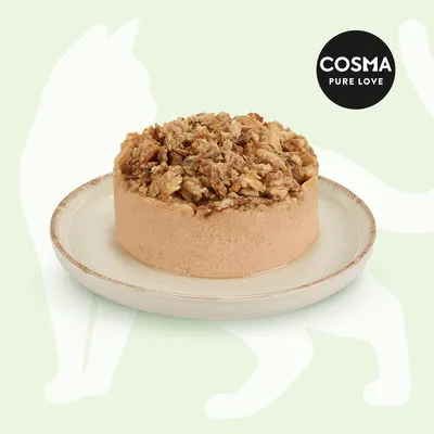 Cosma Pure Love. Geformtes Nassfutter mit Fleischstücken auf einem Teller, Hintergrund mit Katzenumriss.