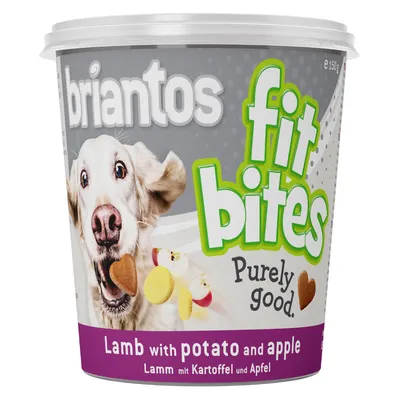 Embalagem de snacks para cães briantos fit bites, texto visível: Purely good. Lamb with potato and apple. Lamm mit Kartoffel und Apfel. Imagem de cão e pedaços de maçã e batata.