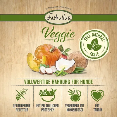 Lukullus Veggie. Komplettfoder för hundar, spannmålsfritt recept, med vegetabiliska proteiner, förfinat med kokosolja, med taurin. Full Natural Taste-märke synligt.