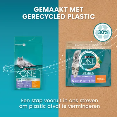 Purina ONE Bifensis Coat and Hairball kattenvoer verpakking, tekst: Gemaakt met gerecycled plastic, 30%, een stap vooruit in ons streven om plastic afval te verminderen.