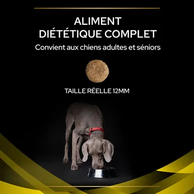 Aliment diététique complet, convient aux chiens adultes et séniors. Taille réelle 12 mm indiquée avec une croquette et un chien mangeant dans une gamelle.