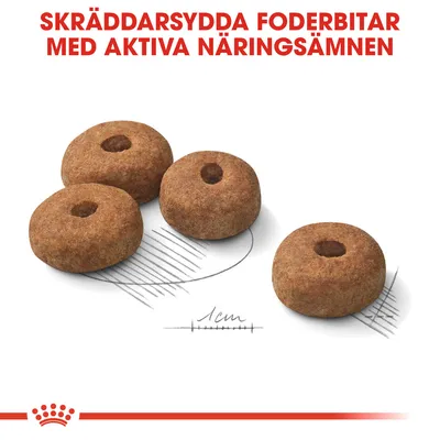 Fyra runda foderbitar med hål i mitten, text: 'Skräddarsydda foderbitar med aktiva näringsämnen', storleksangivelse 1 cm under bitarna.
