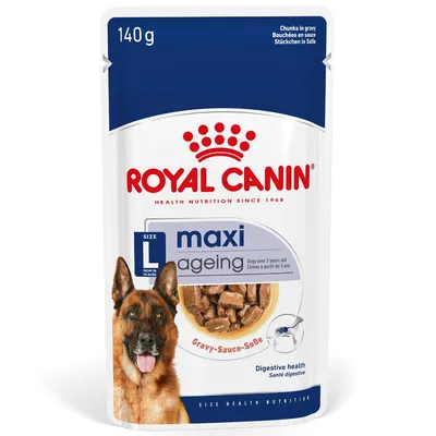 Plic 140 g Royal Canin maxi ageing, bucăți în sos, pentru câini de talie mare peste 5 ani. Imagine cu un câine ciobănesc german și hrană umedă vizibilă pe ambalaj.