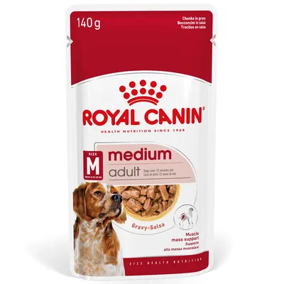 Royal Canin medium adult, 140 g. Gravy-Salsa. Size M fra 11 til 25 kg. Muscle mass support. Billede af hund og foderstykker i sovs. Tekst på engelsk og italiensk synlig.
