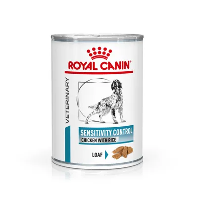 Консерва Royal Canin Veterinary Sensitivity Control Chicken with Rice Loaf, изображение на куче и парчета храна. Видим текст: VETERINARY, SENSITIVITY CONTROL, CHICKEN WITH RICE, LOAF.