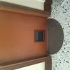 gattaiola montata su porta di ingresso