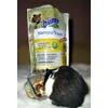 Gretel disfrutando con su banquete