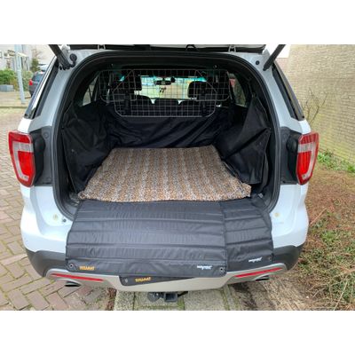 Als je auto iets breder is dan neem je er 2