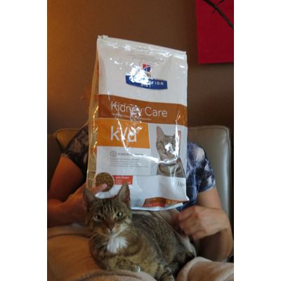 Zazoo met dubbelganger op de brokjeszak