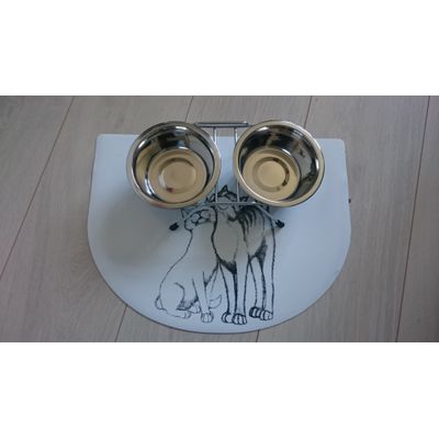 Mooie stevige voerbakjes ook geschikt voor een kat